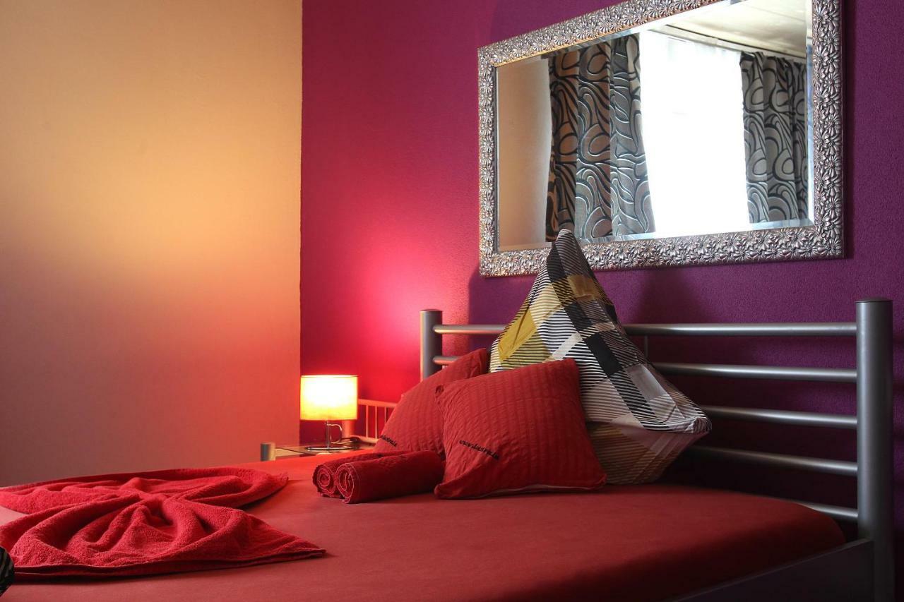 Lustra Stundenhotel - Adults Only Landshut Buitenkant foto